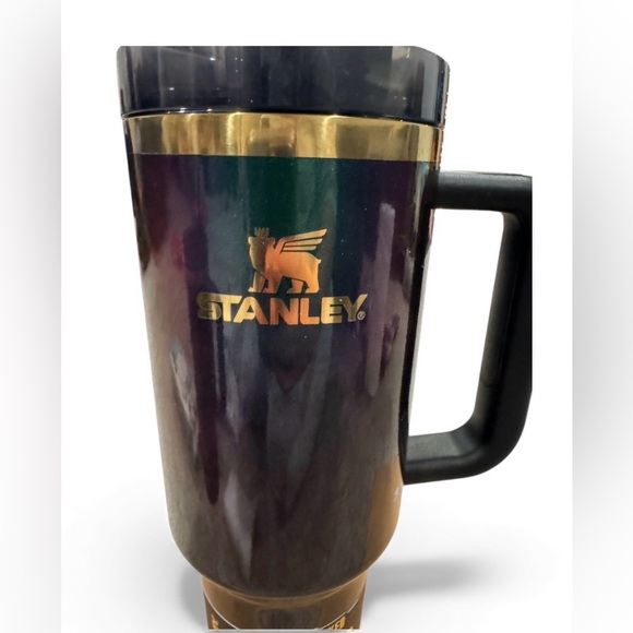 Stanley Wicked 40oz Stainless Steel H2.0
Flowstate Quencher Tumbler Elphaba - Picture 3 of 9